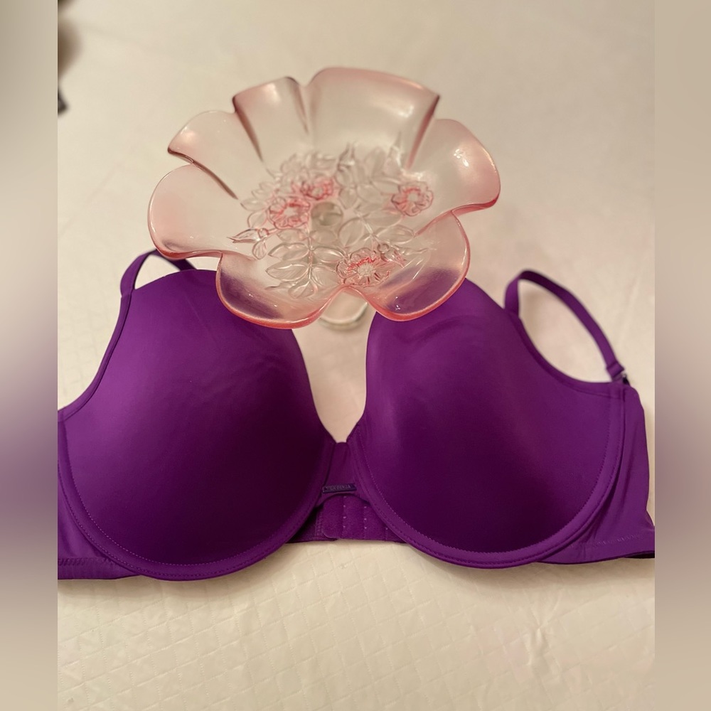 La Senza dark Purple Size 38 DD T-Shirt bra. With light padding. EUC
